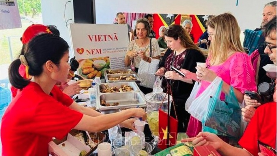 Embassy brings taste of Vietnam to international fair in Brasilia